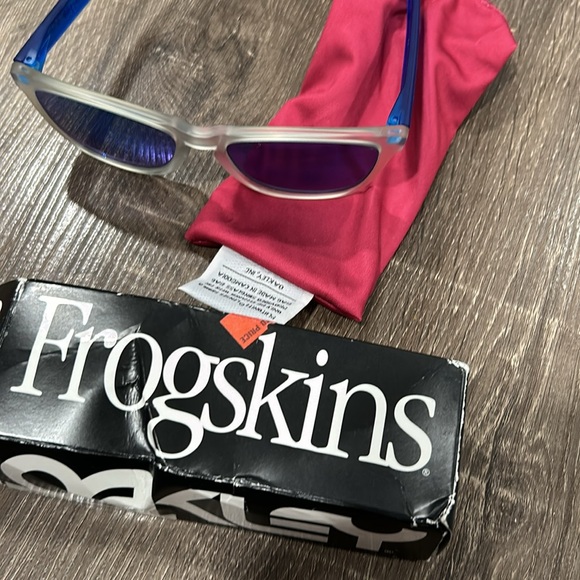 Vintage Oakley Frogskins Sunglasses - Picture 7 of 14